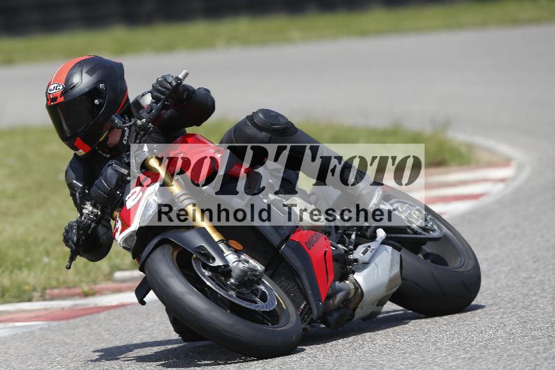/27 12.06.2025 Ducati Schweiz Trackday Warmup  ADR/gelb-jeaune/32